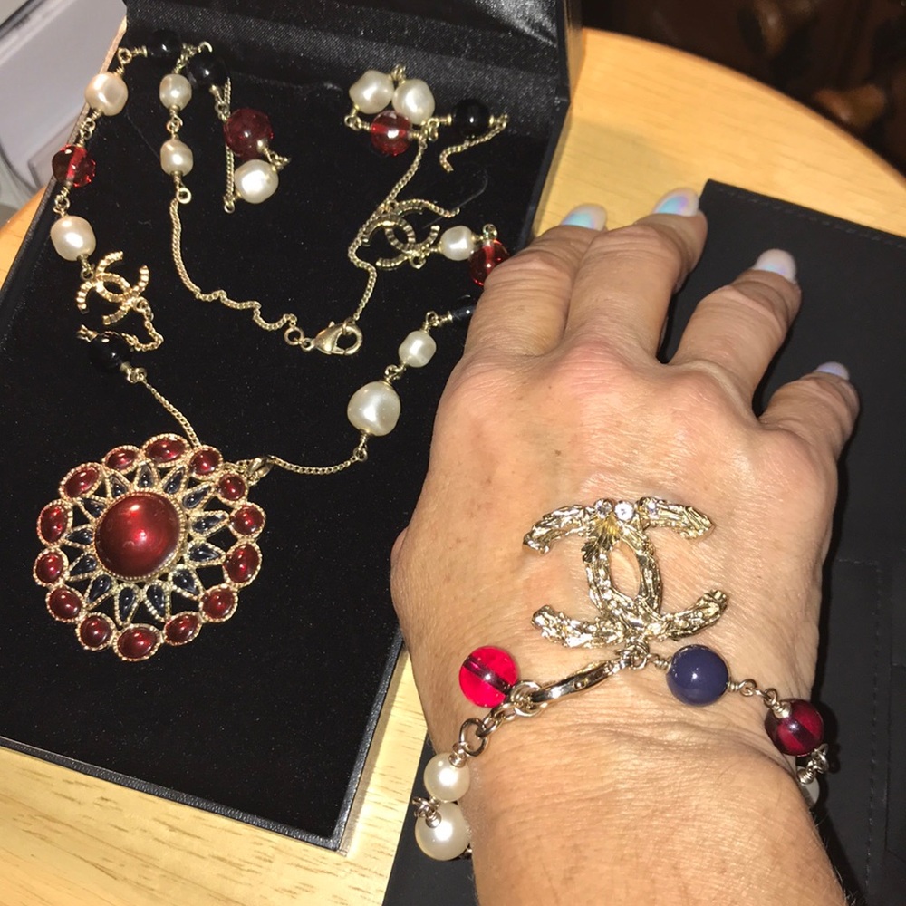 Authentic Chanel Crystal & Faux Pearl Bracelet - Picture 9 of 11